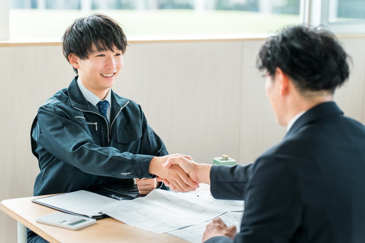 不動産売却の商談風景